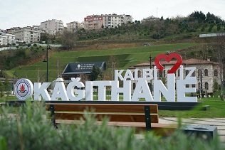 KÂĞITHANE’DE 100 BİN METREKARELİK MEYDANLARLA ŞEHİR YAŞAMI CANLANDI